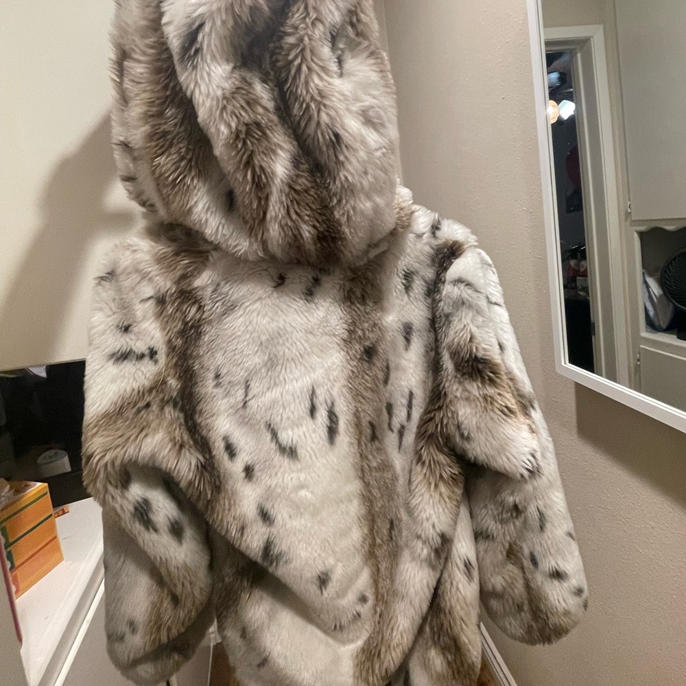 VINTAGE SUPER CUTE & COMFORTABLE  ZIP UP FAUX FUR BOMBER JACKET